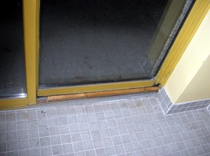 pool_door2