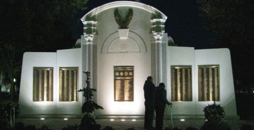 ww2_monument_night2
